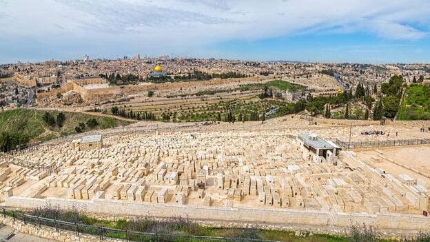 Where was Mount Moriah? Was Jesus curcified on mount mariah?