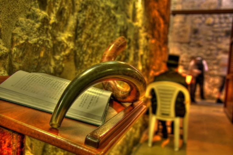 Yom Teruah- the meaning of this Jewish holiday, shofar blowing on Rosh Hashanah - a messianic Jewish Perspective