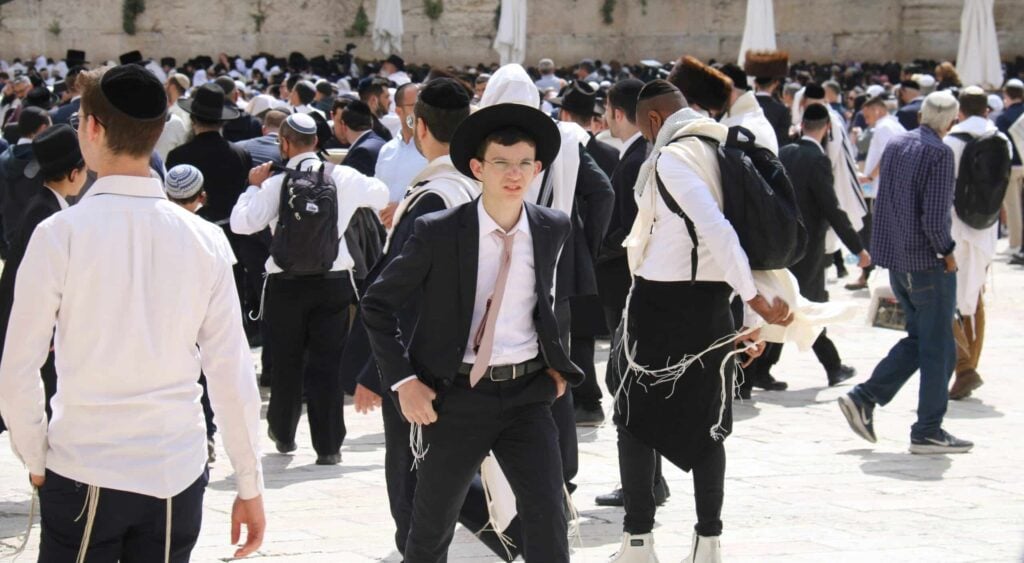 Can Jewish people stay Jewish if they believe in Jesus?