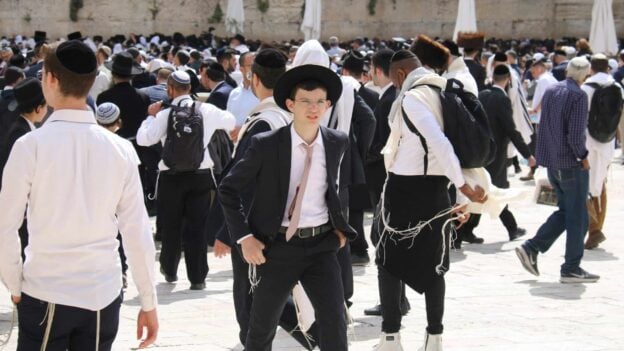 Can Jewish people stay Jewish if they believe in Jesus?